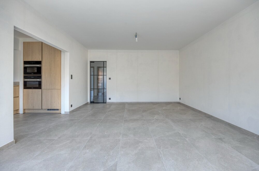 luxueus-volledig-gerenoveerd-appartement-met-3-slaapkamers-autostaanplaats-en-kelder004.jpg