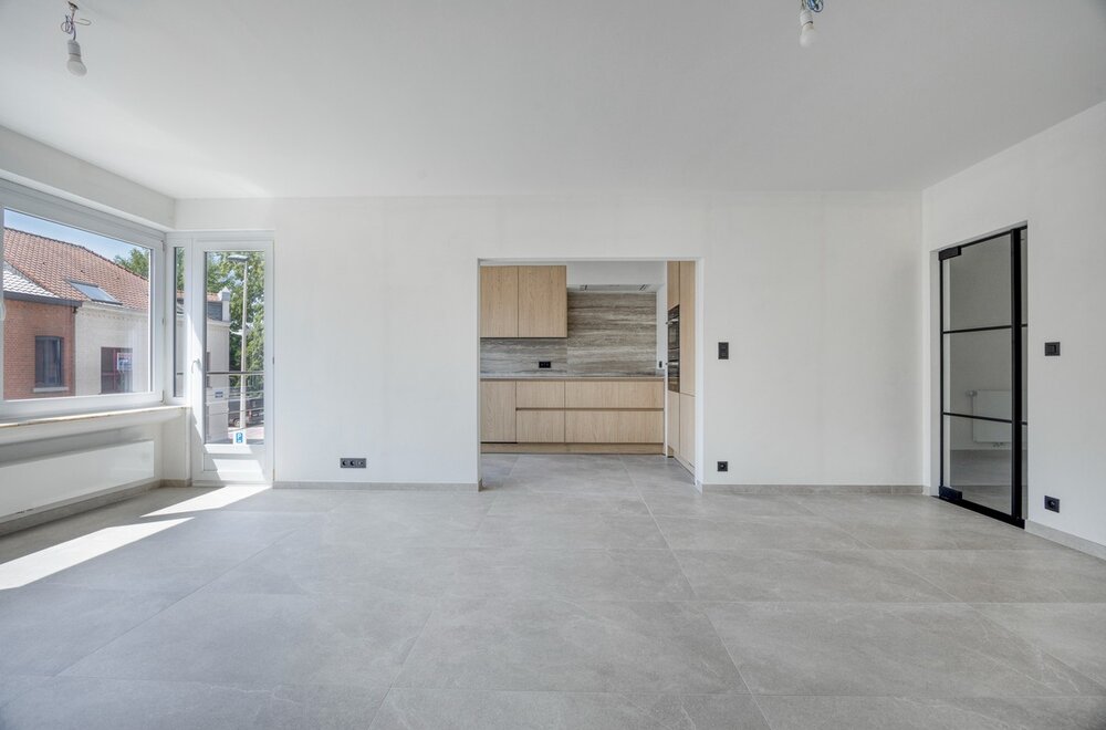 luxueus-volledig-gerenoveerd-appartement-met-3-slaapkamers-autostaanplaats-en-kelder005.jpg