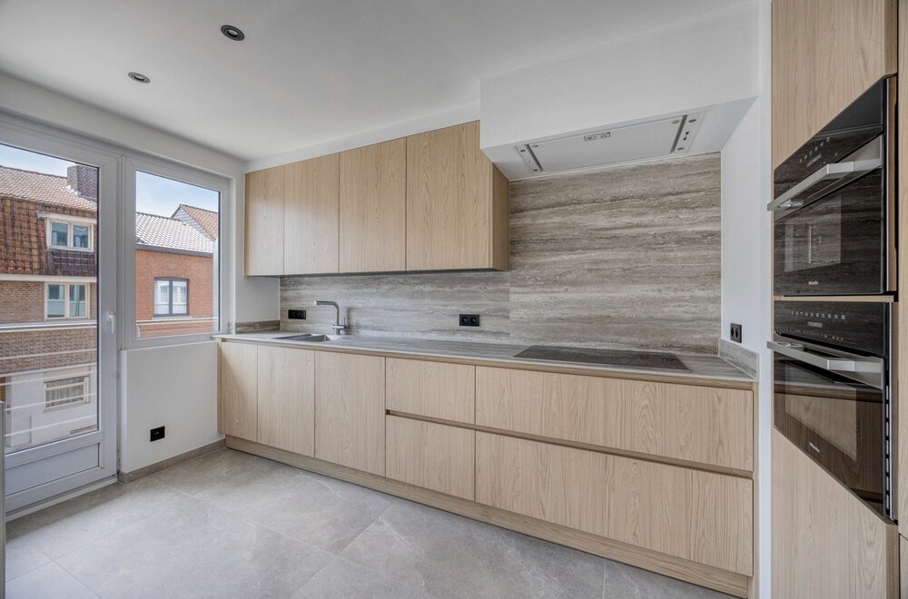 luxueus-volledig-gerenoveerd-appartement-met-3-slaapkamers-autostaanplaats-en-kelder006.jpg