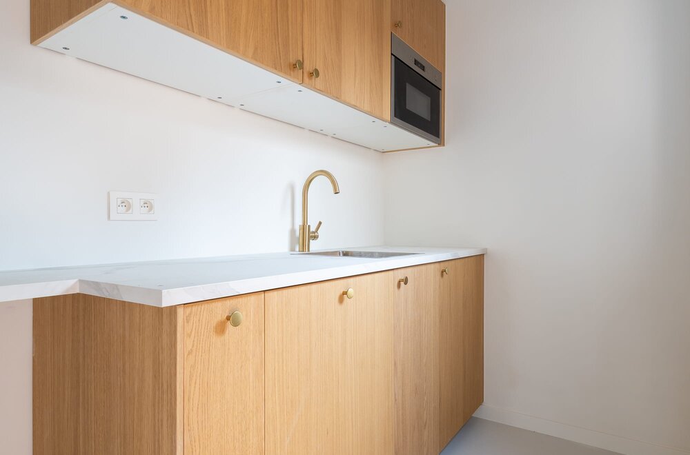 volledig-gerenoveerde-bureau-met-koer-in-sint-pieters-leeuw004.jpg