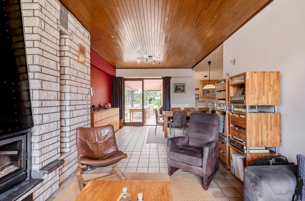ruime-gezinswoning-met-4-slaapkamers-veranda-en-zonnige-tuin-nabij-scholen-winkels-en-station-te-kalmthout004.jpg