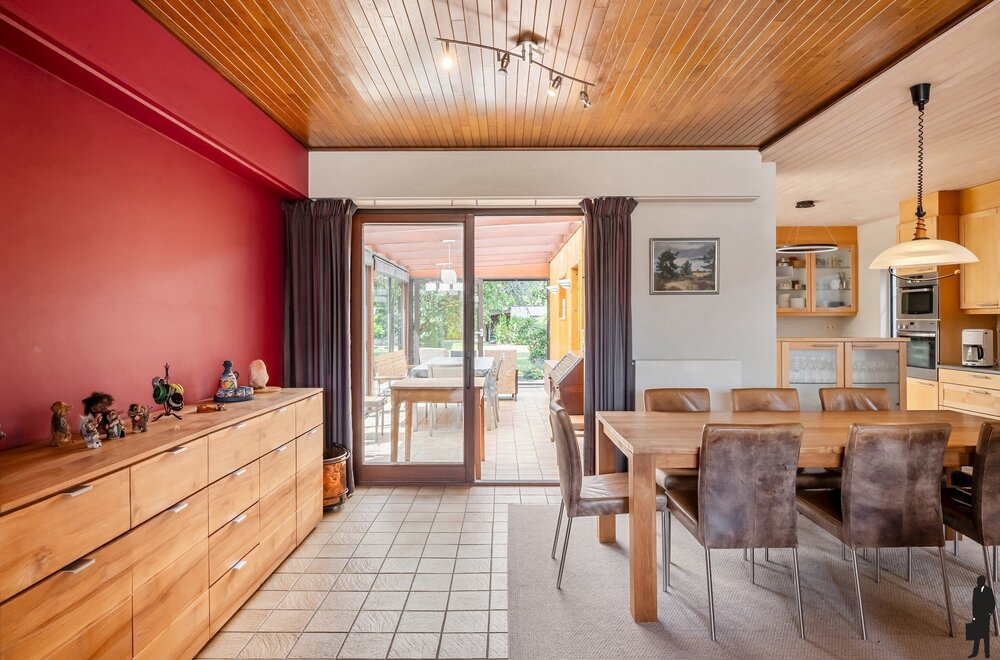 ruime-gezinswoning-met-4-slaapkamers-veranda-en-zonnige-tuin-nabij-scholen-winkels-en-station-te-kalmthout007.jpg