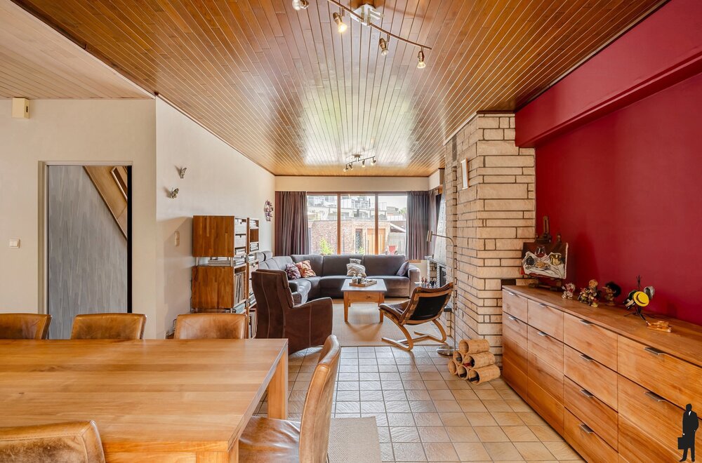 ruime-gezinswoning-met-4-slaapkamers-veranda-en-zonnige-tuin-nabij-scholen-winkels-en-station-te-kalmthout008.jpg