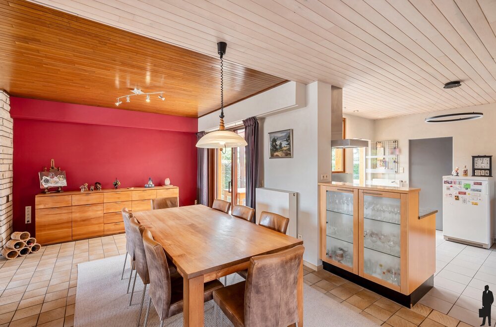 ruime-gezinswoning-met-4-slaapkamers-veranda-en-zonnige-tuin-nabij-scholen-winkels-en-station-te-kalmthout009.jpg