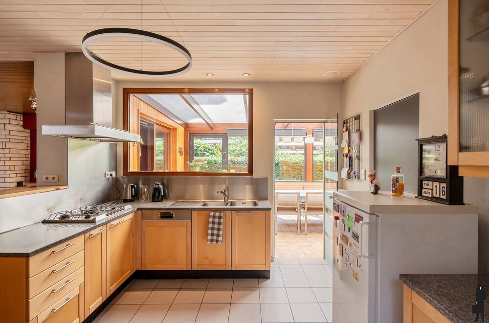 ruime-gezinswoning-met-4-slaapkamers-veranda-en-zonnige-tuin-nabij-scholen-winkels-en-station-te-kalmthout012.jpg