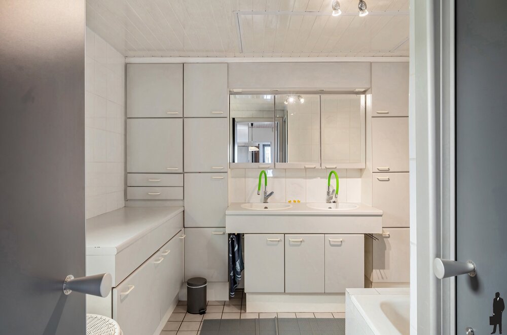 ruime-gezinswoning-met-4-slaapkamers-veranda-en-zonnige-tuin-nabij-scholen-winkels-en-station-te-kalmthout016.jpg