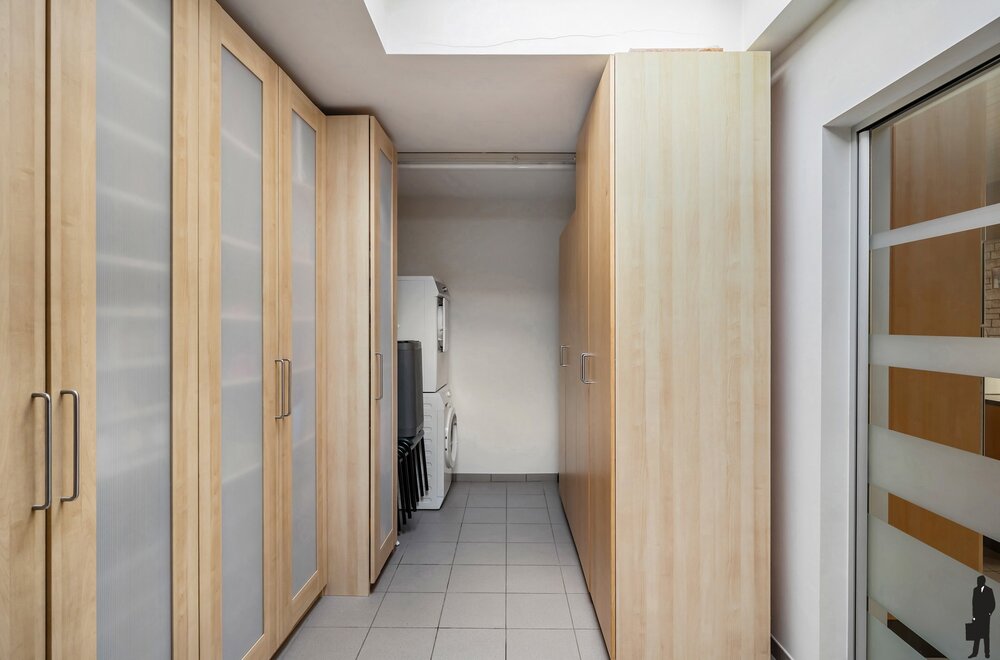 ruime-gezinswoning-met-4-slaapkamers-veranda-en-zonnige-tuin-nabij-scholen-winkels-en-station-te-kalmthout018.jpg