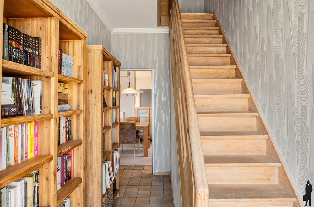ruime-gezinswoning-met-4-slaapkamers-veranda-en-zonnige-tuin-nabij-scholen-winkels-en-station-te-kalmthout019.jpg