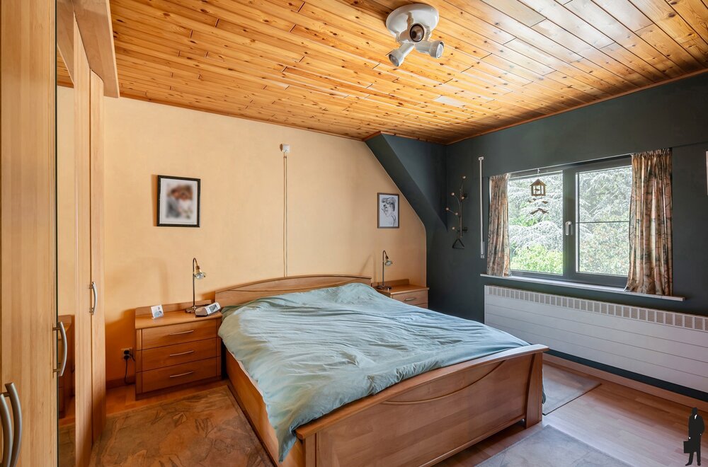 ruime-gezinswoning-met-4-slaapkamers-veranda-en-zonnige-tuin-nabij-scholen-winkels-en-station-te-kalmthout023.jpg