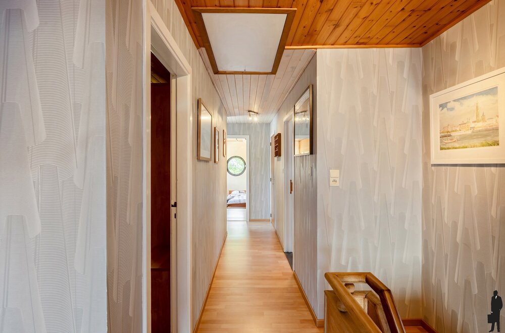 ruime-gezinswoning-met-4-slaapkamers-veranda-en-zonnige-tuin-nabij-scholen-winkels-en-station-te-kalmthout024.jpg