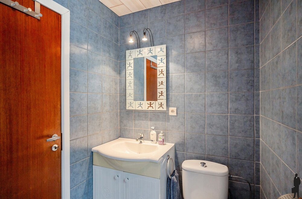 ruime-gezinswoning-met-4-slaapkamers-veranda-en-zonnige-tuin-nabij-scholen-winkels-en-station-te-kalmthout025.jpg
