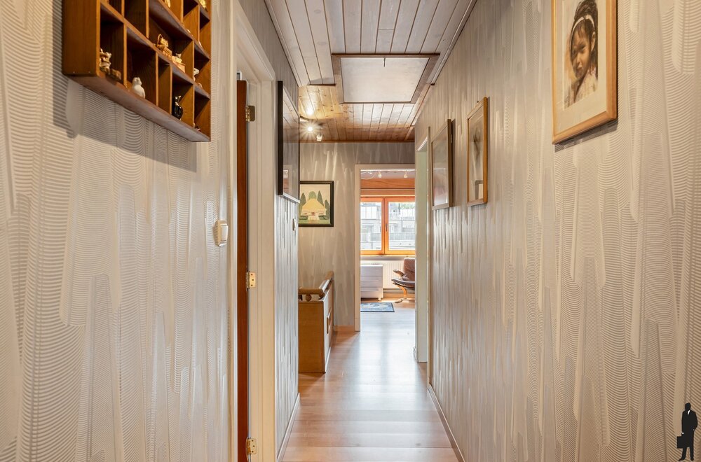 ruime-gezinswoning-met-4-slaapkamers-veranda-en-zonnige-tuin-nabij-scholen-winkels-en-station-te-kalmthout028.jpg