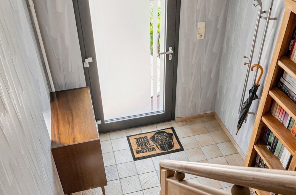 ruime-gezinswoning-met-4-slaapkamers-veranda-en-zonnige-tuin-nabij-scholen-winkels-en-station-te-kalmthout029.jpg