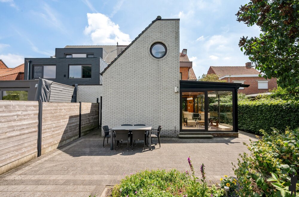ruime-gezinswoning-met-4-slaapkamers-veranda-en-zonnige-tuin-nabij-scholen-winkels-en-station-te-kalmthout037.jpg