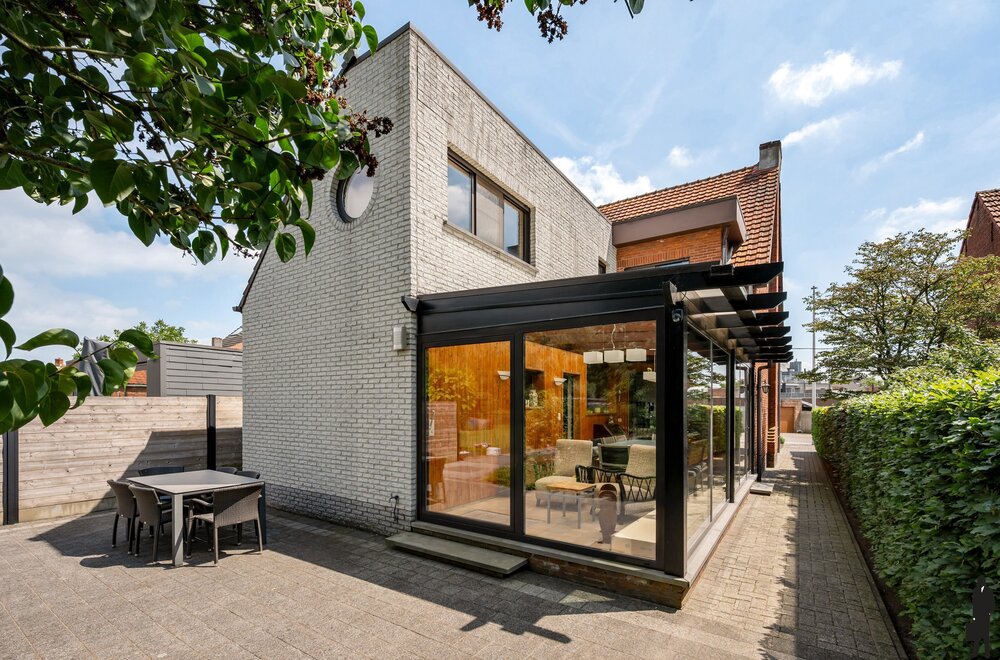 ruime-gezinswoning-met-4-slaapkamers-veranda-en-zonnige-tuin-nabij-scholen-winkels-en-station-te-kalmthout038.jpg
