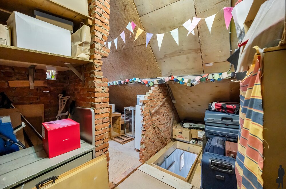ruime-gezinswoning-met-4-slaapkamers-veranda-en-zonnige-tuin-nabij-scholen-winkels-en-station-te-kalmthout040.jpg
