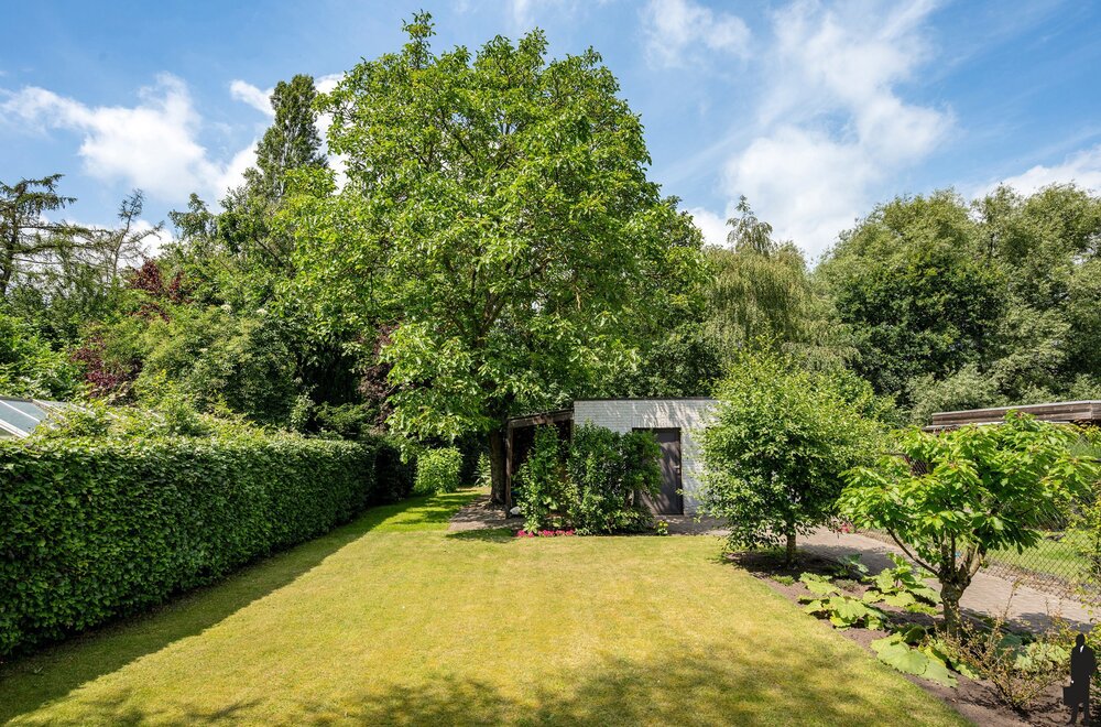 ruime-gezinswoning-met-4-slaapkamers-veranda-en-zonnige-tuin-nabij-scholen-winkels-en-station-te-kalmthout041.jpg