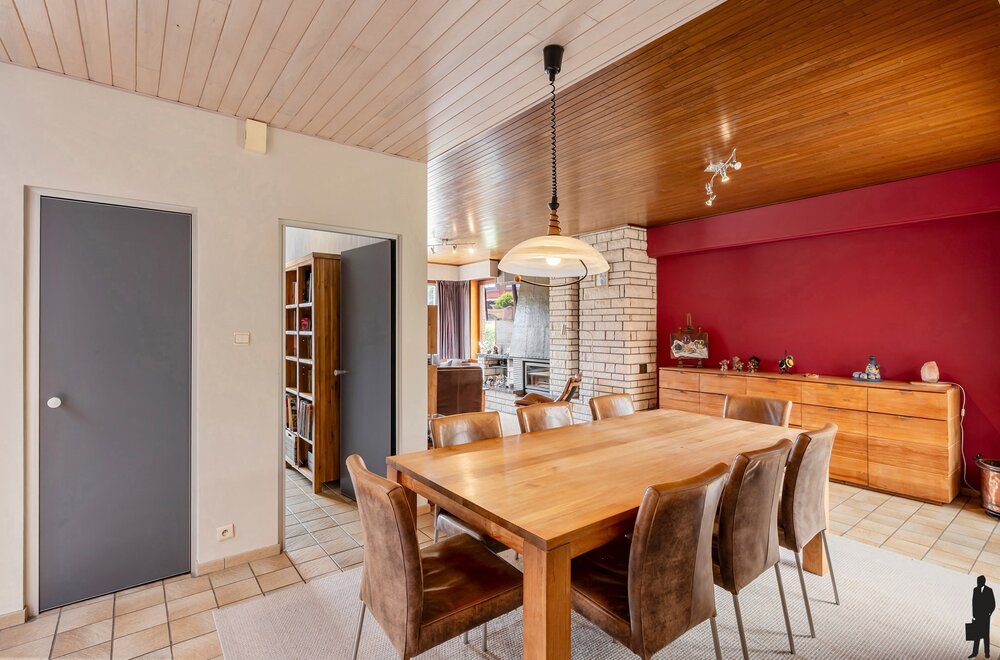 ruime-gezinswoning-met-4-slaapkamers-veranda-en-zonnige-tuin-nabij-scholen-winkels-en-station-te-kalmthout044.jpg