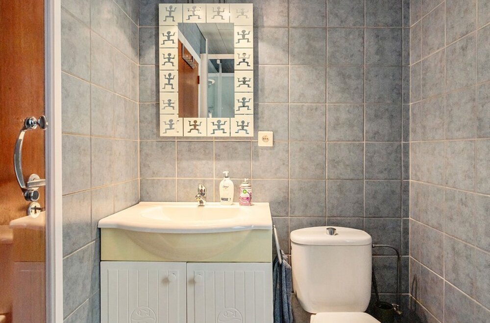 ruime-gezinswoning-met-4-slaapkamers-veranda-en-zonnige-tuin-nabij-scholen-winkels-en-station-te-kalmthout053.jpg