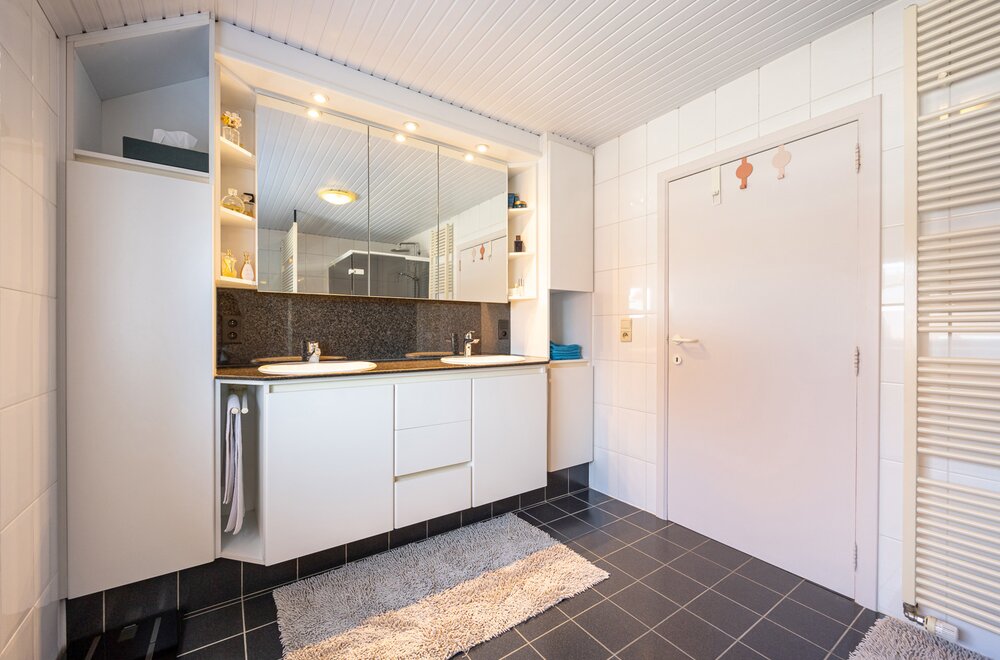 ruime-gezinswoning-met-rustige-tuin-en-4-slaapkamers-017.jpg