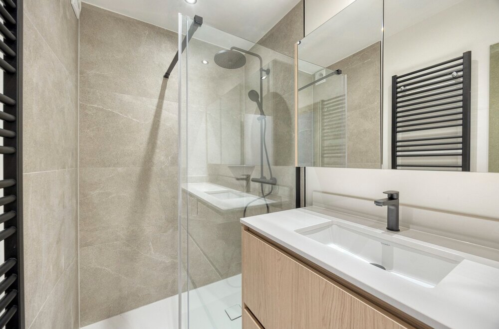 luxueus-volledig-gerenoveerd-appartement-met-3-slaapkamers-autostaanplaats-en-kelder011.jpg