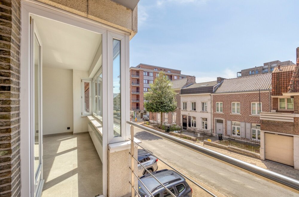 luxueus-volledig-gerenoveerd-appartement-met-3-slaapkamers-autostaanplaats-en-kelder013.jpg