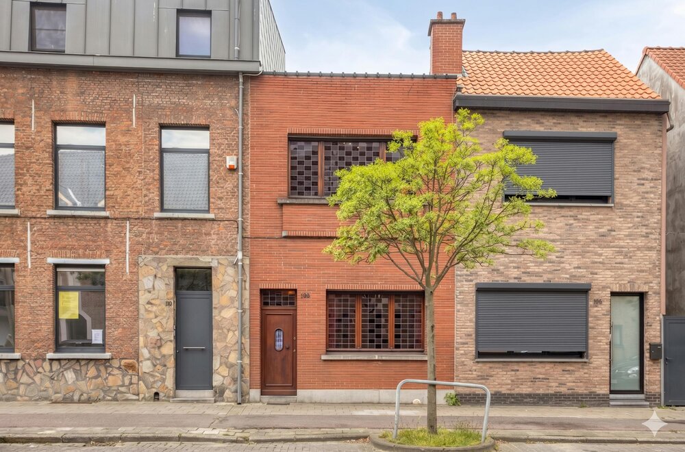 te-renoveren-huis-met-3-slaapkamers-en-tuin-te-koop-in-hoboken001.jpg