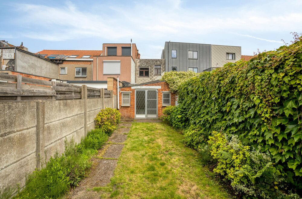 te-renoveren-huis-met-3-slaapkamers-en-tuin-te-koop-in-hoboken002.jpg