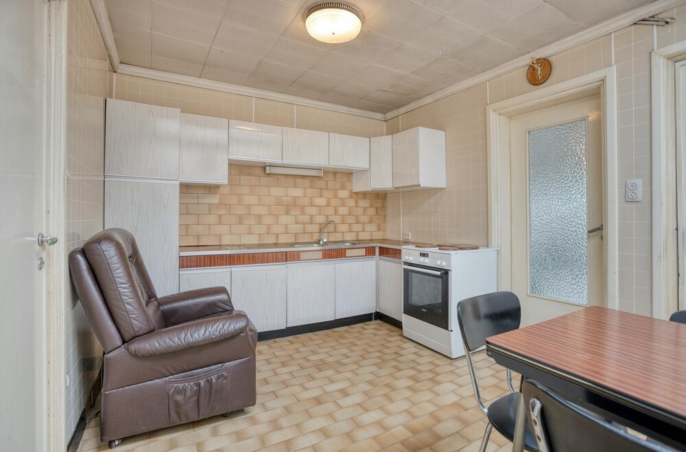 te-renoveren-huis-met-3-slaapkamers-en-tuin-te-koop-in-hoboken006.jpg