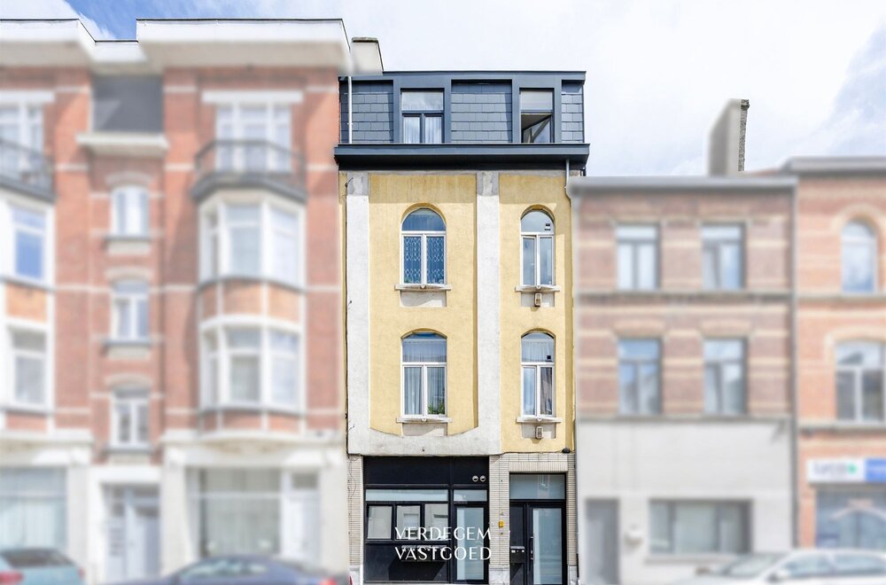 opbrengsteigendom-met-4-appartementen-verder-af-te-werken001.jpg