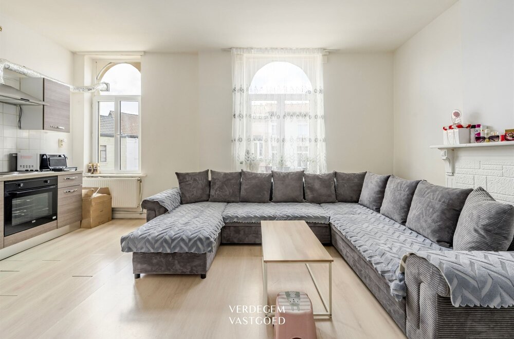 opbrengsteigendom-met-4-appartementen-verder-af-te-werken002.jpg