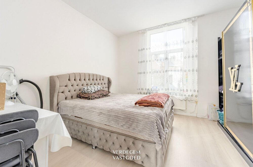 opbrengsteigendom-met-4-appartementen-verder-af-te-werken004.jpg