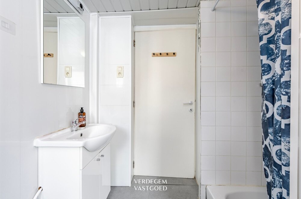 opbrengsteigendom-met-4-appartementen-verder-af-te-werken010.jpg
