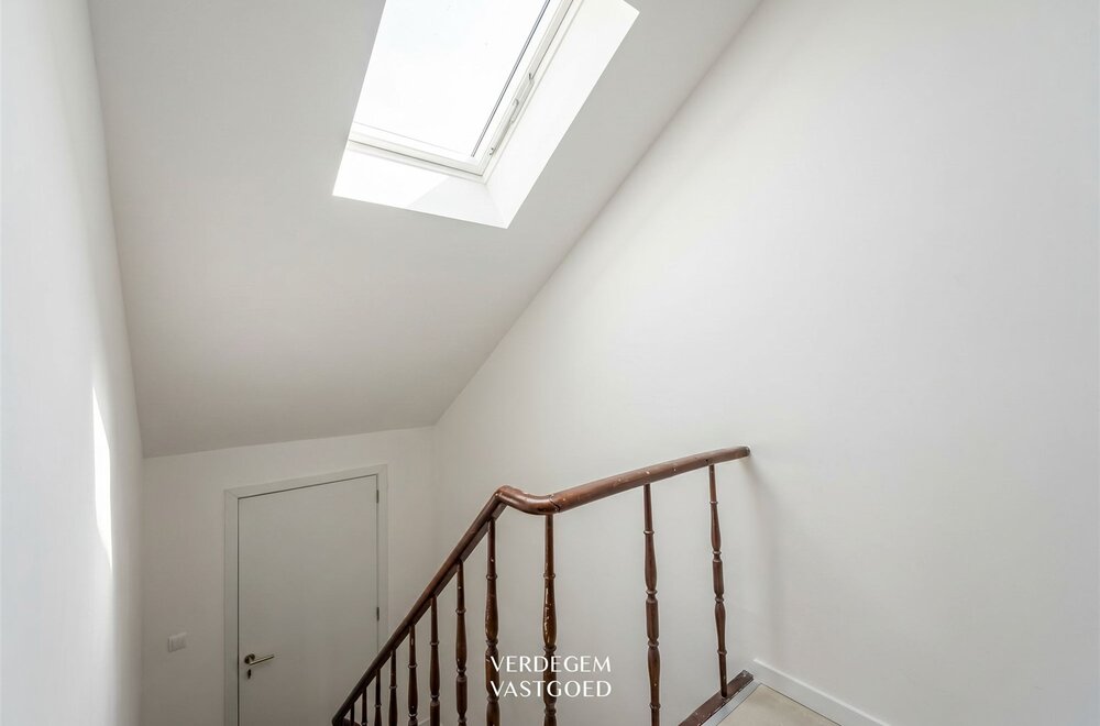 opbrengsteigendom-met-4-appartementen-verder-af-te-werken013.jpg