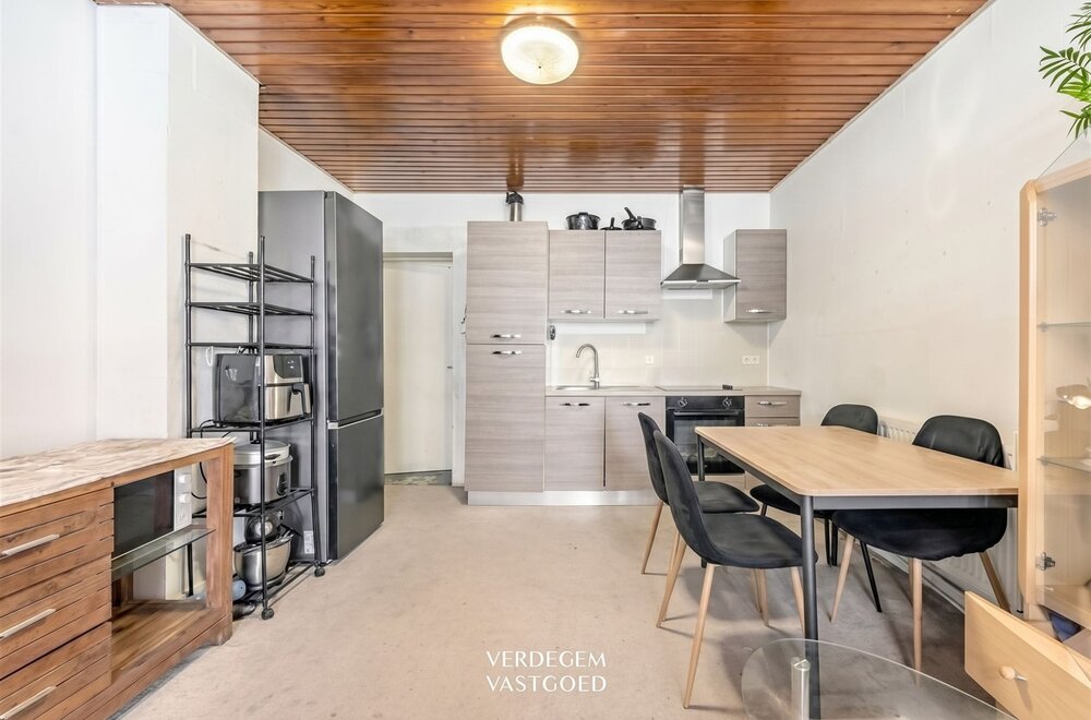 opbrengsteigendom-met-4-appartementen-verder-af-te-werken017.jpg