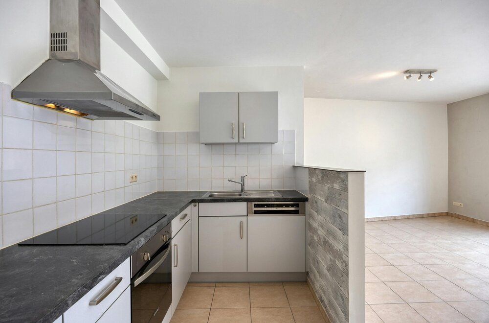 ruim-duplexappartement-met-garage-op-toplocatie-in-strombeek-bever006.jpg