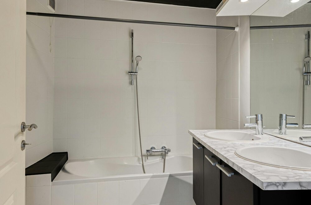 ruim-duplexappartement-met-garage-op-toplocatie-in-strombeek-bever010.jpg