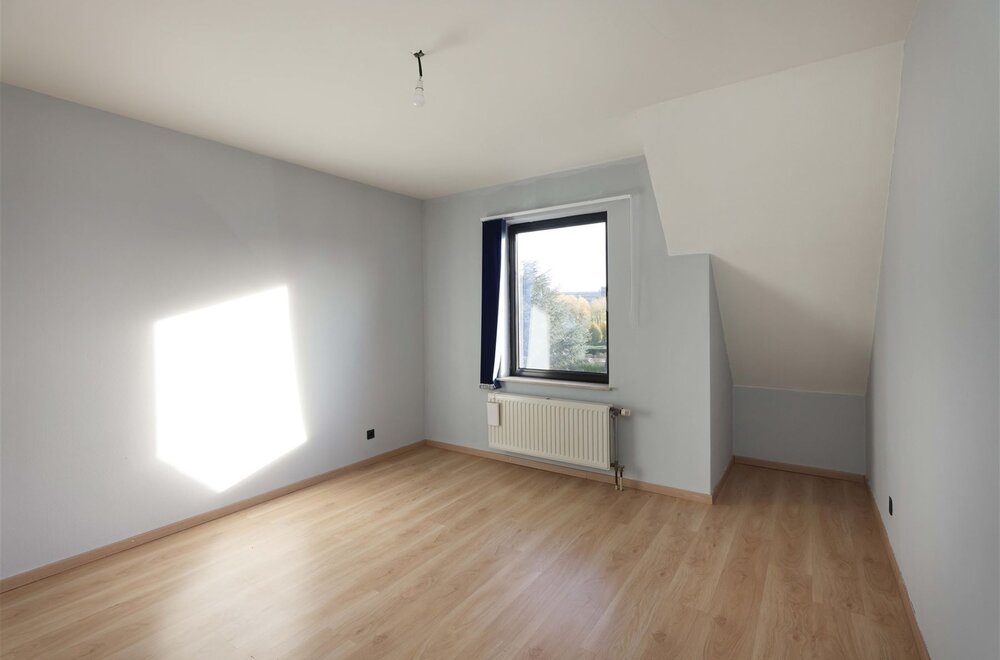 lichtrijk-duplex-appartement-met-3-slaapkamers-op-een-rustige-locatie-nabij-het-centrum-van-hasselt006.jpg