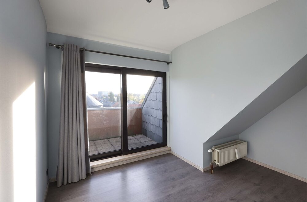 lichtrijk-duplex-appartement-met-3-slaapkamers-op-een-rustige-locatie-nabij-het-centrum-van-hasselt009.jpg