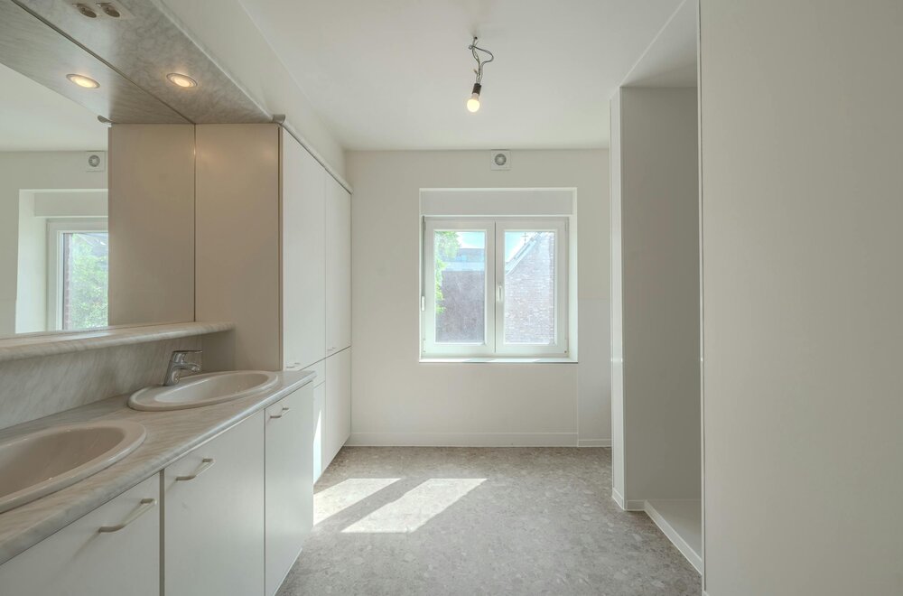 totaal-gerenoveerd-huis-te-koop-in-hartje-ieper020.jpg