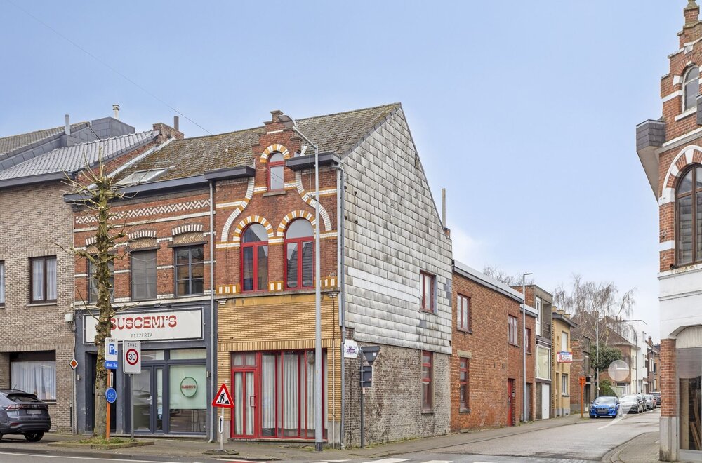 interessante-opbrengsteigendom-met-drie-appartementen001.jpg