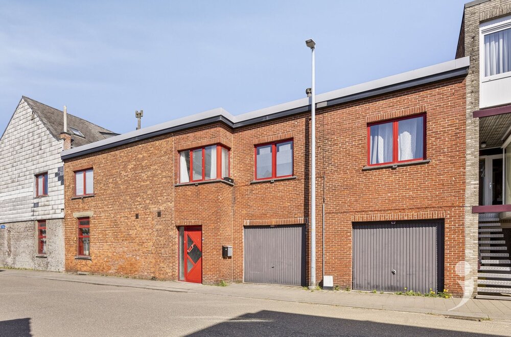 interessante-opbrengsteigendom-met-drie-appartementen003.jpg