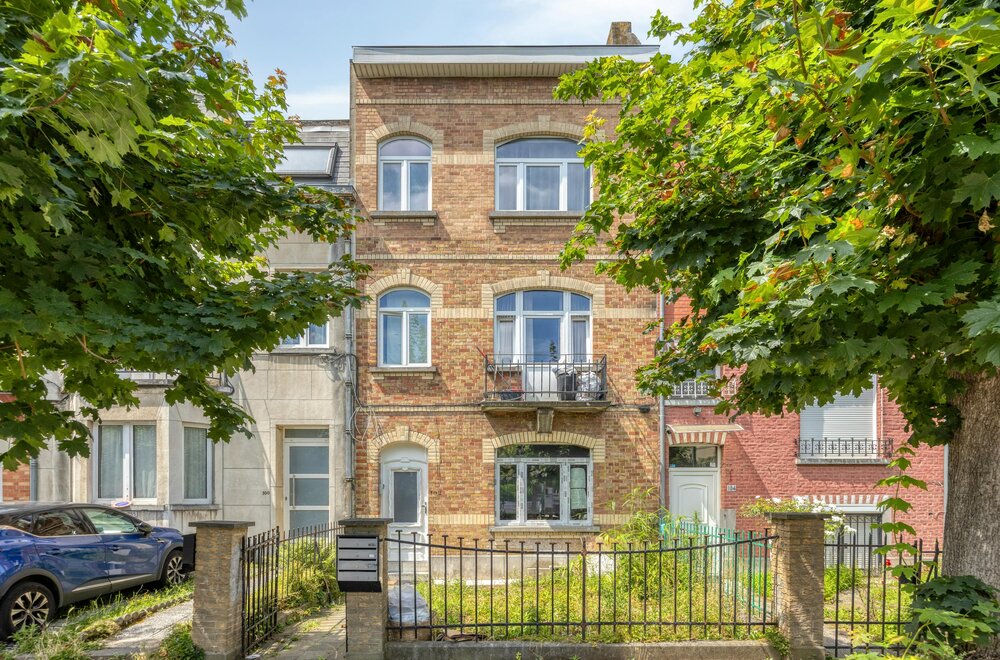 opbrengsteigendom-met-drie-entiteiten-te-koop-in-laken001.jpg