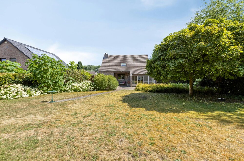charmante-vrijstaande-woning-met-3-slaapkamers-en-prachtige-tuin-te-houthalen-oost019.jpg