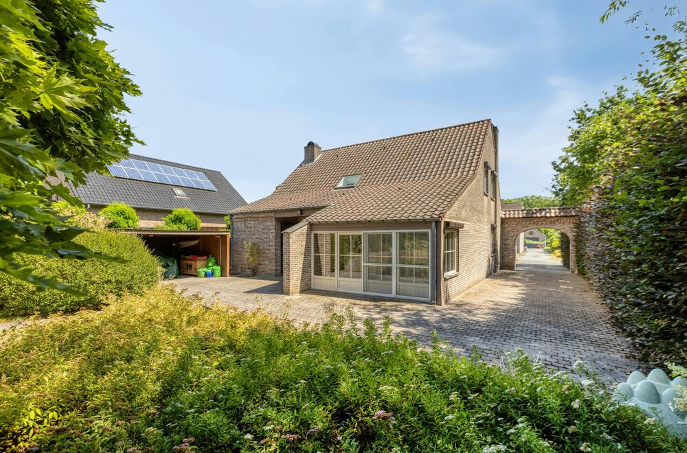 charmante-vrijstaande-woning-met-3-slaapkamers-en-prachtige-tuin-te-houthalen-oost020.jpg