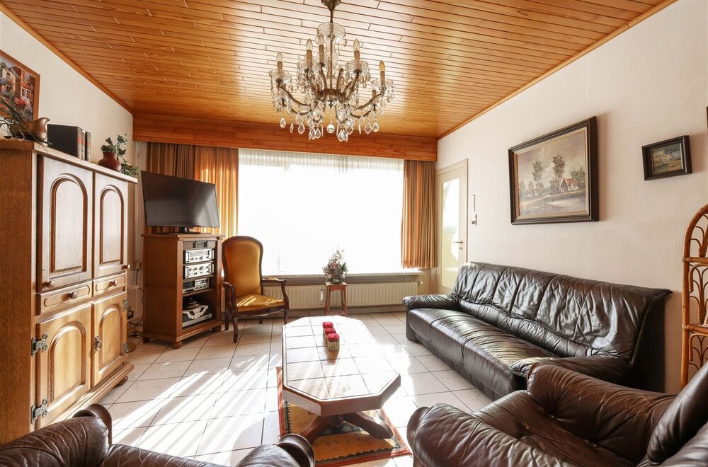 lichtrijk-gelijkvloers-appartement-met-2-slaapkamers-terras-n-garagebox-rustig-en-centraal-gelegen-001.jpg