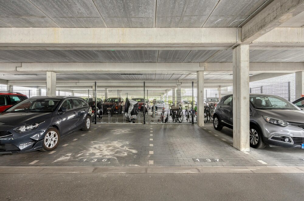 uniek-appartement-met-terras-en-parkings-te-koop-in-hemiksem026.jpg