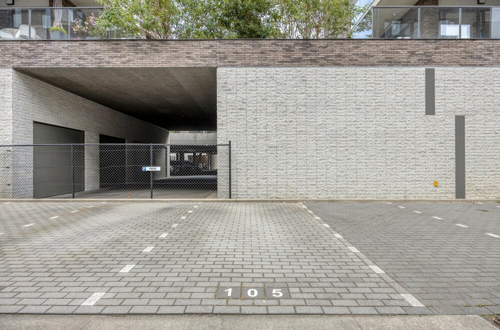 uniek-appartement-met-terras-en-parkings-te-koop-in-hemiksem027.jpg