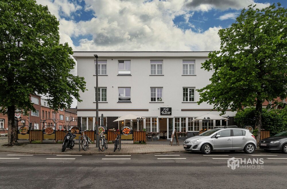 opbrengsteigendom-322-m-bestaande-uit-handelsgelijkvloers-en-2-appartementen-in-wilrijk001.jpg