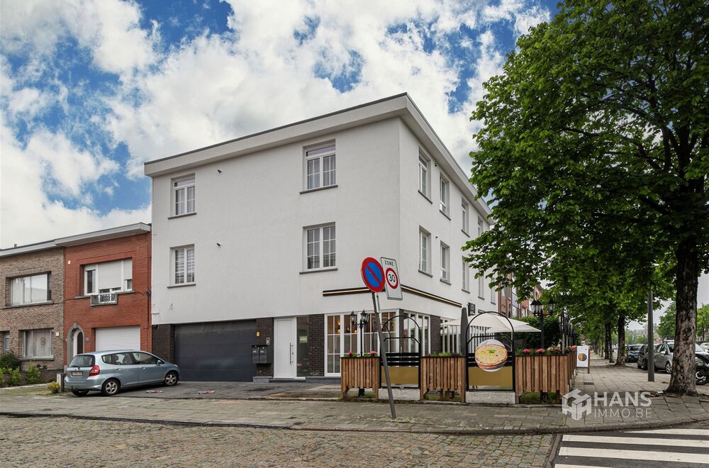 opbrengsteigendom-322-m-bestaande-uit-handelsgelijkvloers-en-2-appartementen-in-wilrijk002.jpg